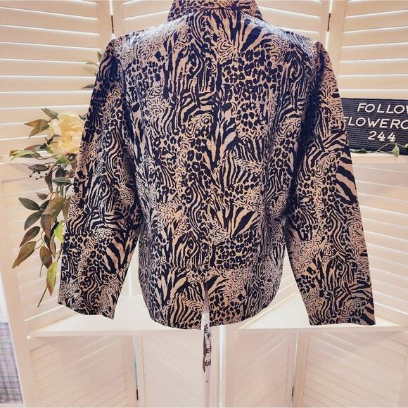 CHICOS BLACK/GRAY ANIMAL PRINT SILK JACKET SIZE 2 (MED) - Picture 3 of 5
